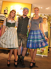 Grünes Licht für Öko-Dirndl mit "greenline by Angermaier": Miriam Höller stellt weltweit erste nachhaltige Kollektion von Angermaier Trachten vor (©Foto: Martin Schmitz)